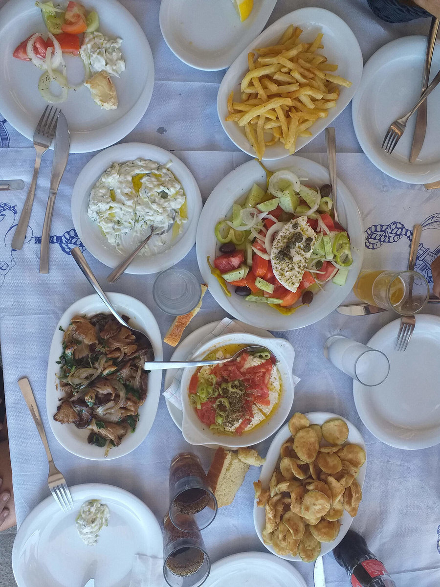 Köstlichkeiten in ARIS Taverna Ouserie